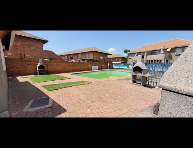 3 BEDROOM TOWNHOUSE FOR SALE IN FLORENTIA